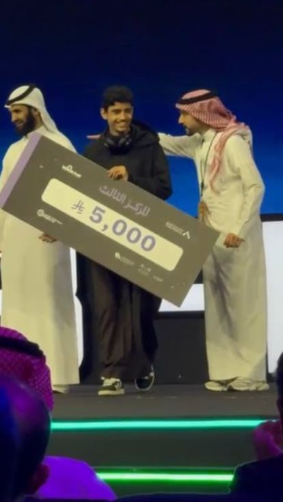 Abdulaziz Alasaiqah receiving the third-place prize at the Black Hat MEA 2025 Bug Bounty Junior competition